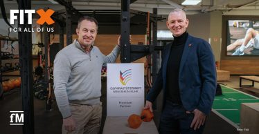 Volker Lauer, Leiter des Olympiastützpunktes NRW/Rhein-Ruhr gemeinsam mit Markus Vancraeyenest, CEO der FitX Holding