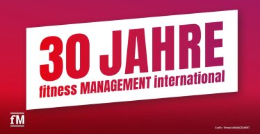 Grafik mit rotem Hintergrund und großem Schriftzug '30 Jahre fitness MANAGEMENT international'. Darstellung zum Jubiläum des Fachmagazins