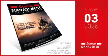 Werbegrafik zur fitness MANAGEMENT international Ausgabe 03/2026. Links ist das Magazin schräg dargestellt, auf dessen Cover ein Mann an einer Kraftmaschine trainiert. Rechts steht auf rotem Hintergrund die Aufschrift „Ausgabe 03 2026“ sowie das Logo der Zeitschrift. Daneben werden die Rubriken „Aktuelles“, „DSSV“, „Management“, „Fitness & Gesundheit“ sowie „Wissenschaft & Praxis“ aufgeführt