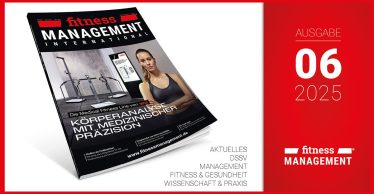 3D-Darstellung der fitness MANAGEMENT international-Ausgabe 06/2025 mit rotem Hintergrund und Hinweis auf Themen wie Aktuelles, DSSV, Management, Fitness und Gesundheit sowie Wissenschaft und Praxis.