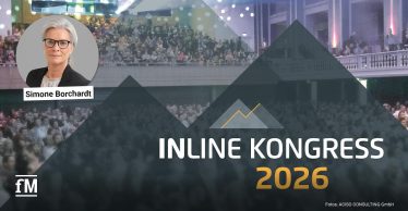 Großer Veranstaltungssaal mit dicht sitzendem Publikum auf mehreren Ebenen, Bühne im Hintergrund, darüber Schriftzug „INLINE KONGRESS 2026“ mittig eingeblendet; oben links Porträt einer Frau mit grauen Haaren, Brille und schwarzem Blazer vor neutral grauem Hintergrund, frontal aufgenommen mit Schriftzug „Simone Borchardt“.