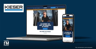 Laptop und Smartphone auf dunklem Hintergrund, beide zeigen die Startseite der neuen, barrierefreien Kieser Website mit Trainingsmotiv.
