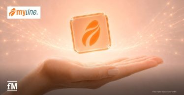 Orangefarbenes myline-Symbol schwebt über einer geöffneten Hand vor hellem Hintergrund