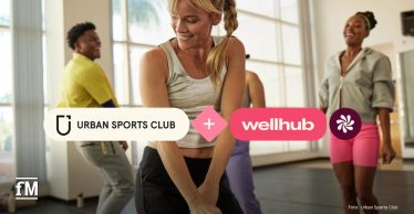 Menschen beim Fitnesstraining mit Logos von Urban Sports Club und Wellhub – symbolisch für den Zusammenschluss beider Unternehmen im Firmenfitness-Bereich.